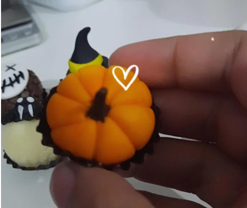 Doce de Halloween decorado como abóbora