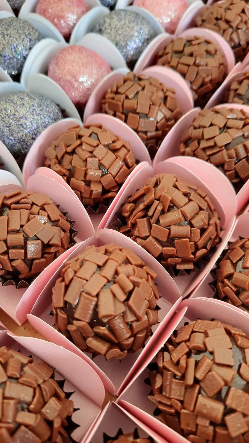 Brigadeiros artesanais da Fênix Candy