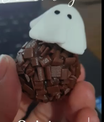 Brigadeiro personalizado de Halloween com fantasma